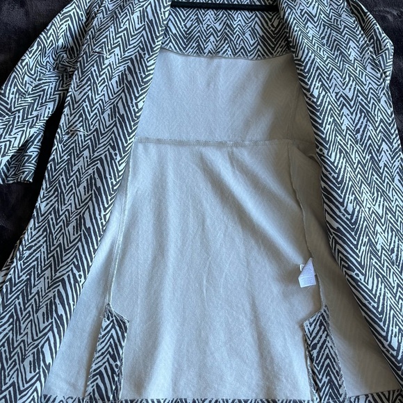 Cabi Jacket Size M gently used - Picture 9 of 14